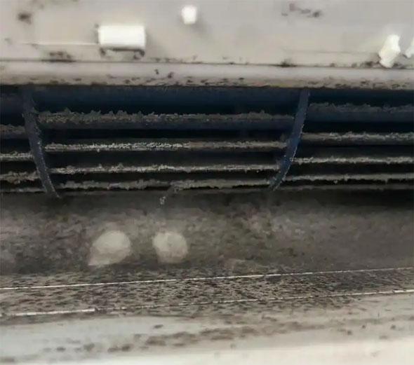 兰坪空调吹的风有股烧焦味是怎么回事